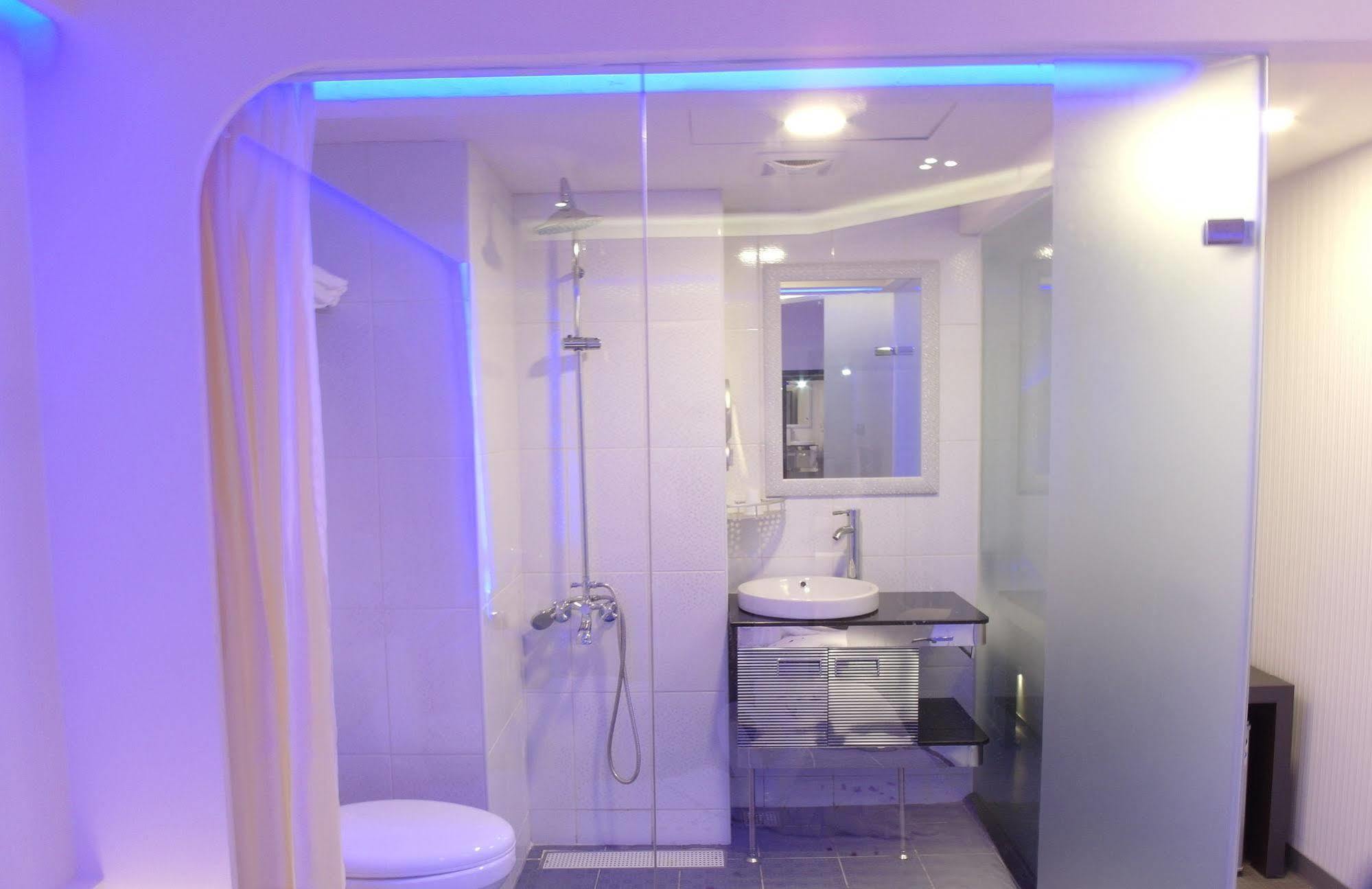 Galaxia Business Hotel Taichung Exterior foto